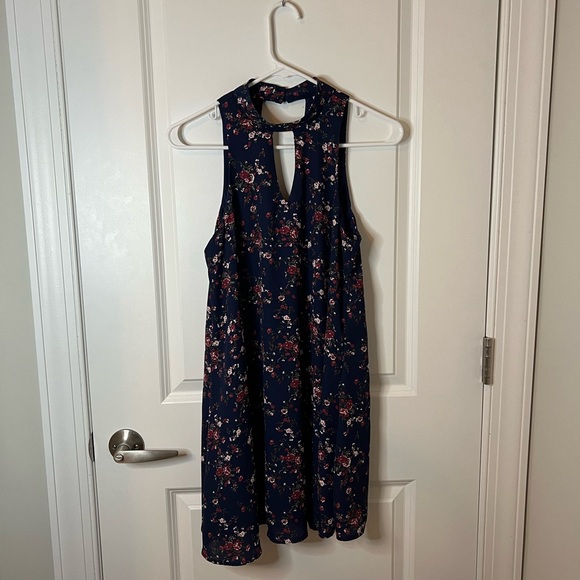 Francesca’s Floral Motif Mini Dress - Picture 2 of 7